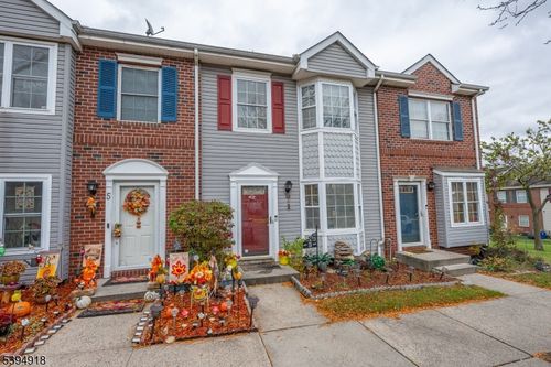 3 Martha Ct, Newark, NJ, 07103-3386 | Card Image