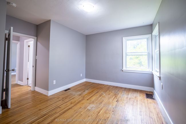 18 Grove Ave, House other with 6 bedrooms, 2 bathrooms and 4 parking in Saint Catharines ON | Image 16