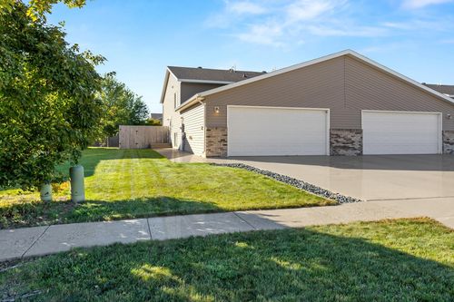 1051 42nd Ave W, West Fargo, ND, 58078-8817 | Card Image