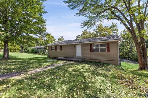 307 E 165th St, Belton, MO, 64012-2721 | Card Image