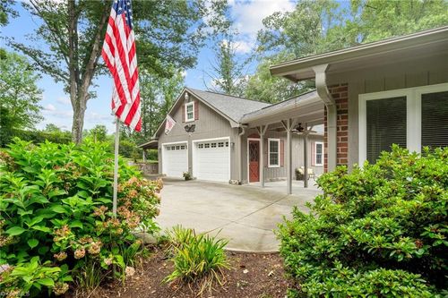 134 English Primrose Ln, Dobson, NC, 27017-8653 | Card Image