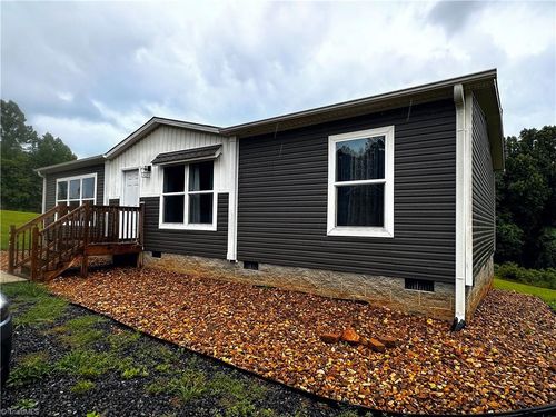 106 Ring Creek Rd, Mount Airy, NC, 27030-9958 | Card Image