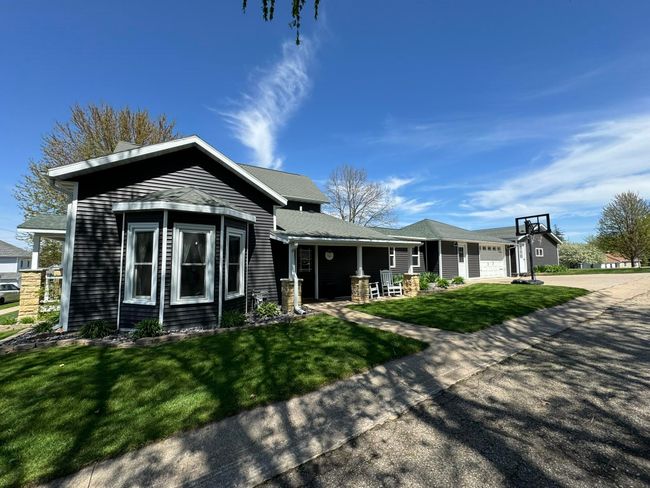 226 S Sidney St, House other with 3 bedrooms, 2 bathrooms and null parking in SHULLSBURG WI | Image 59