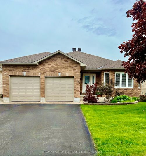 448 Van Dusen St, Almonte, ON, K0A1A0 | Card Image