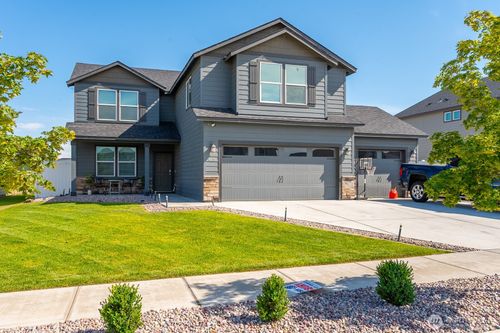 4211 W Heaverlo Dr, Moses Lake, WA, 98837-6107 | Card Image