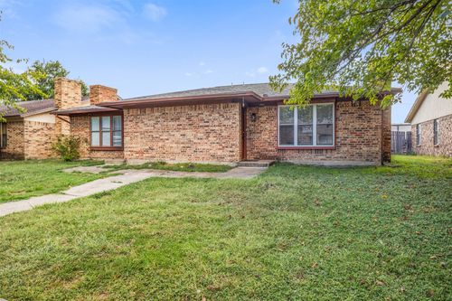 1824 Family Cir, Grand Prairie, TX, 75051-4066 | Card Image