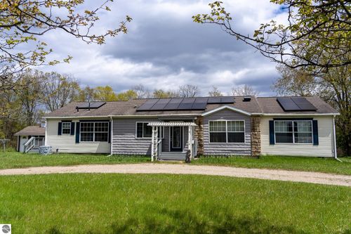 464 N Rolland Rd, Weidman, MI, 48893-9613 | Card Image