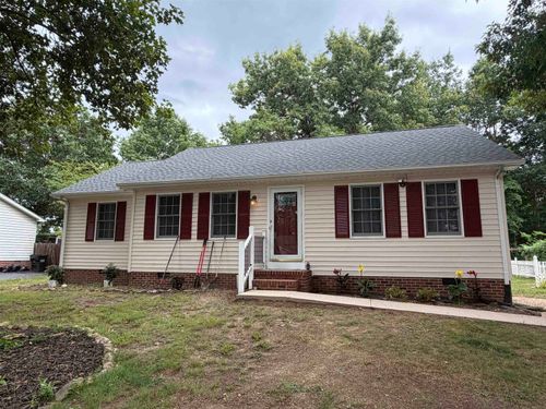 19 Canton Ln, STUARTS DRAFT, VA, 24477-2522 | Card Image