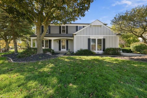 1017 Barneswood Ln, Rochester Hills, MI, 48306-4108 | Card Image