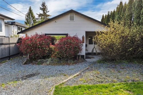 682 Bruce Ave, Nanaimo, BC, V9R3Y7 | Card Image