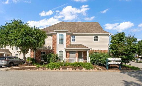 2925 Foggy Glen Dr, Valparaiso, IN, 46385 | Card Image
