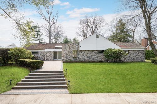 1 Somerset Dr N, Great Neck, NY, 11020-1807 | Card Image