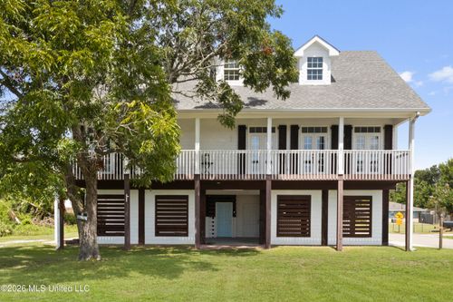 207 Saint Paul Ave, Pass Christian, MS, 39571-4438 | Card Image