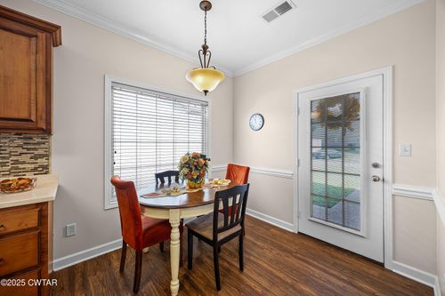142 Henderson Rd, Jackson, TN, 38305-9553 | Card Image