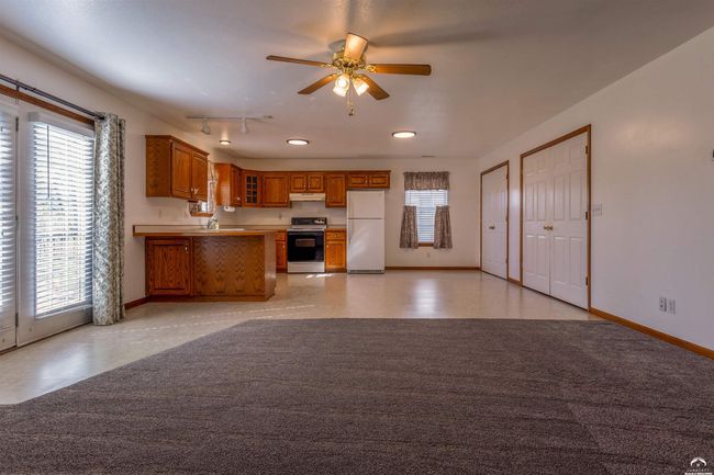 1306 S Raintree Dr, House other with 3 bedrooms, 2 bathrooms and null parking in Tonganoxie KS | Image 5