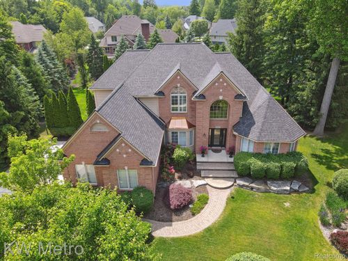 14163 Longneedle Ct, Shelby Twp, MI, 48315-1439 | Card Image
