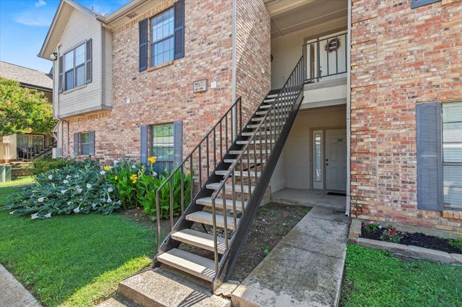 Easy access to ample parking for guests | Image 4