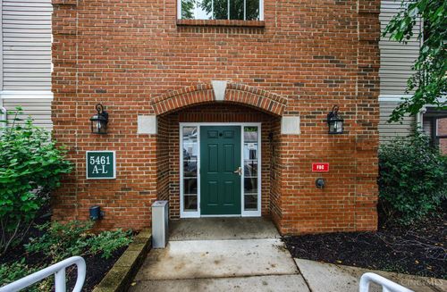 5461 Michelles Oak Ct, Cincinnati, OH, 45248-1084 | Card Image