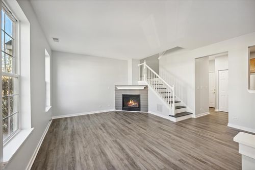 --2435 Georgetown Cir, Aurora, IL, 60503-6717 | Card Image