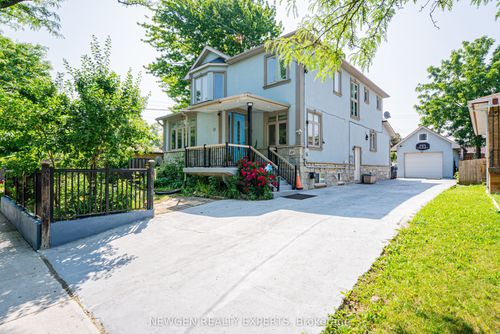 11 Benway Dr, Etobicoke, ON, M9W1Z2 | Card Image