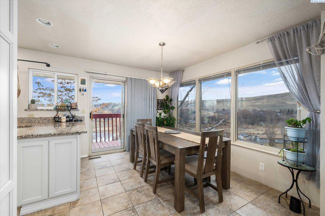 73805 N Demoss Rd, Home with 3 bedrooms, 3 bathrooms and null parking in Benton City WA | Image 16
