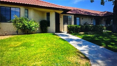 19269 Elm Dr, Apple Valley, CA, 92308-8992 | Card Image