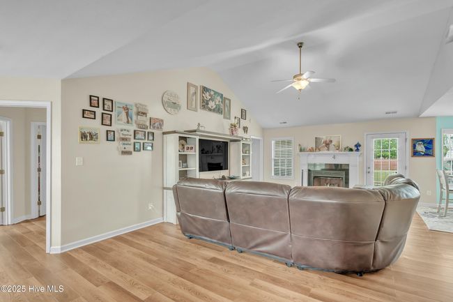 209 Star Gazer Ct, House other with 3 bedrooms, 2 bathrooms and 2 parking in Richlands NC | Image 4