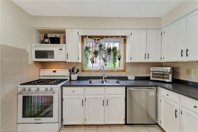 182 Solomon Cres, House other with 4 bedrooms, 3 bathrooms and 5 parking in Hamilton ON | Image 11