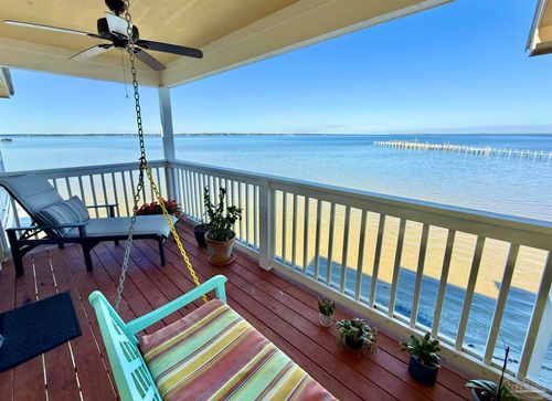 15918 Innerarity Point Rd, Pensacola, FL, 32507-8314 | Card Image