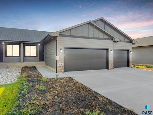 706 N Independent St, Lennox, SD, 57039-2449 | Card Image