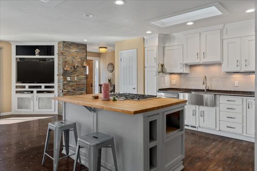 5863 Silver Saddle Dr, Hathaway Pines, CA, 95233 | Card Image