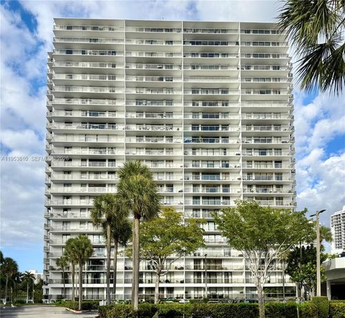 2205-3701 N Country Club Dr, Aventura, FL, 33180-1721 | Card Image