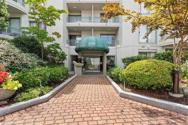 406 - 1725 Martin Drive, Condo with 2 bedrooms, 2 bathrooms and 2 parking in Surrey BC | Image 2