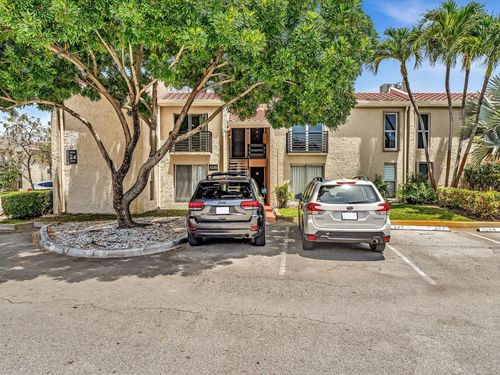 c24-5230 Ne 6th Ave, Fort Lauderdale, FL, 33334-3362 | Card Image