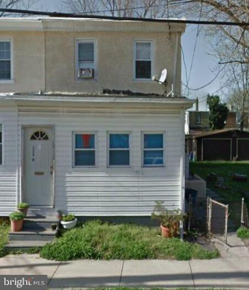 fl-1st-229 N 9th St, Darby, PA, 19023-1702 | Card Image