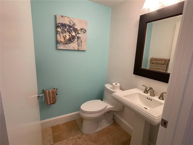 Hallway powder room | Image 27
