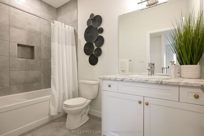 6709 Hayward Dr, House attached with 2 bedrooms, 2 bathrooms and 1 parking in London ON | Image 12