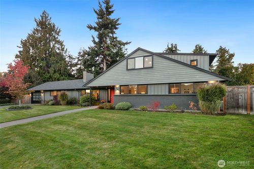 16505 Shore Dr Ne, Lake Forest Park, WA, 98155-5630 | Card Image