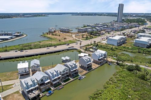 23 Cmdr Runco Ln, Taylor Lake Village, TX, 77586-2100 | Card Image