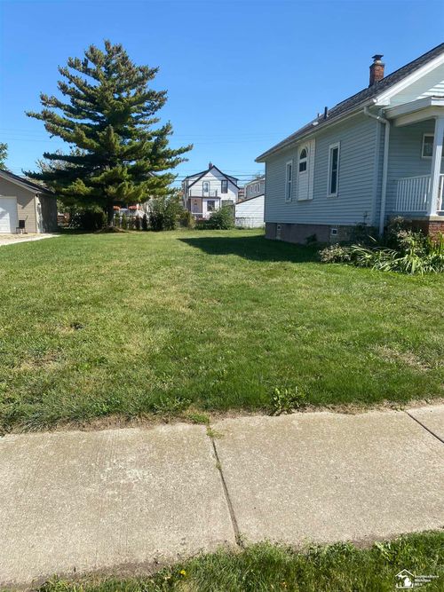 5210 Maple St, Dearborn, MI, 48126-3239 | Card Image