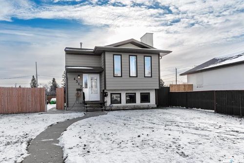 4317 3rd Ave N, Regina, SK, S4R0X1 | Card Image