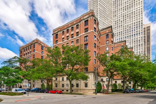 8l-400 W Deming Pl, Chicago, IL, 60614-1701 | Card Image