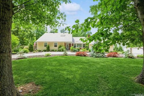 77 Duck Pond Rd, Glen Cove, NY, 11542-3112 | Card Image