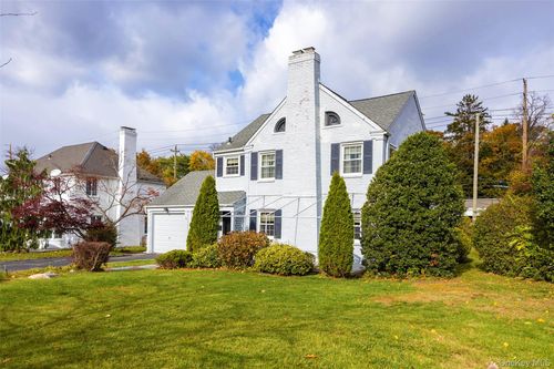 65 Old Mill Rd, Manhasset, NY, 11030-3311 | Card Image