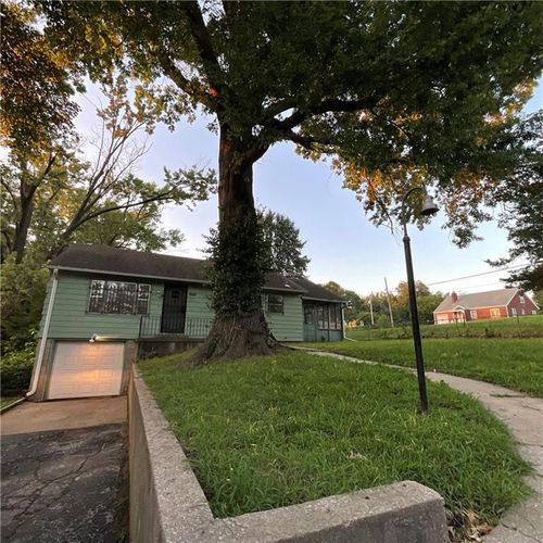 5800 Yecker Ave, Kansas City, KS, 66104-2043 | Card Image