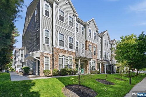13 Dahlia Ln, Garfield, NJ, 07026-3558 | Card Image