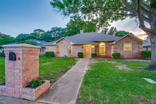 6002 Kenilworth Dr, Arlington, TX, 76001-5208 | Card Image