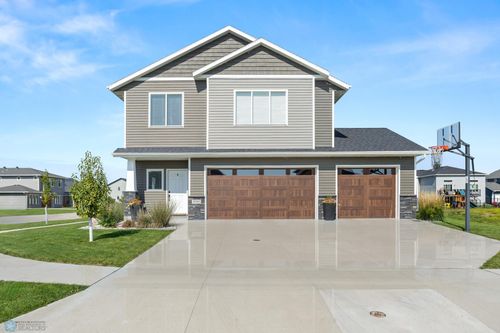 4866 Hampton Cir S, Moorhead, MN, 56560-7255 | Card Image