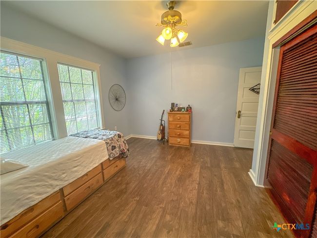 205 Hubbard Street, House other with 5 bedrooms, 3 bathrooms and null parking in Yoakum TX | Image 46