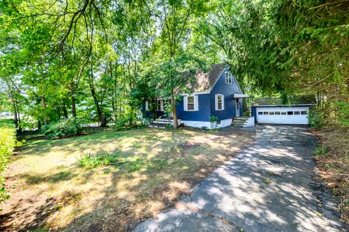 27 Bloomfield Dr, Fairfield, CT, 06825-3713 | Card Image